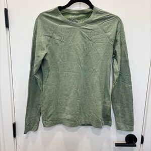 Never Worn Large FIGS Long Sleeve Seamless Underscrub Shirt